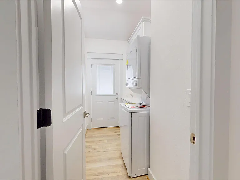 4305 Rogers St — Photo 20