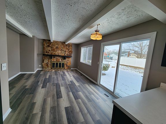 5th image of 332 Drake Ave