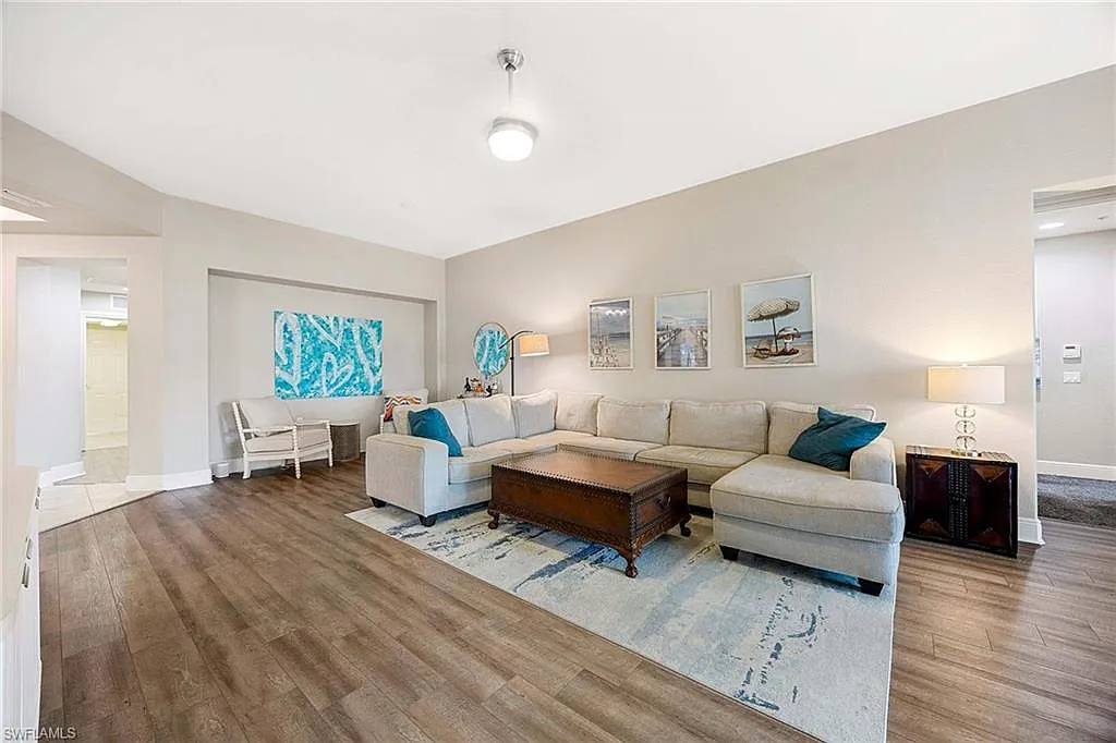 3 bed, 3.0 bath, 2502 sqft, $8,500 — Photo 3