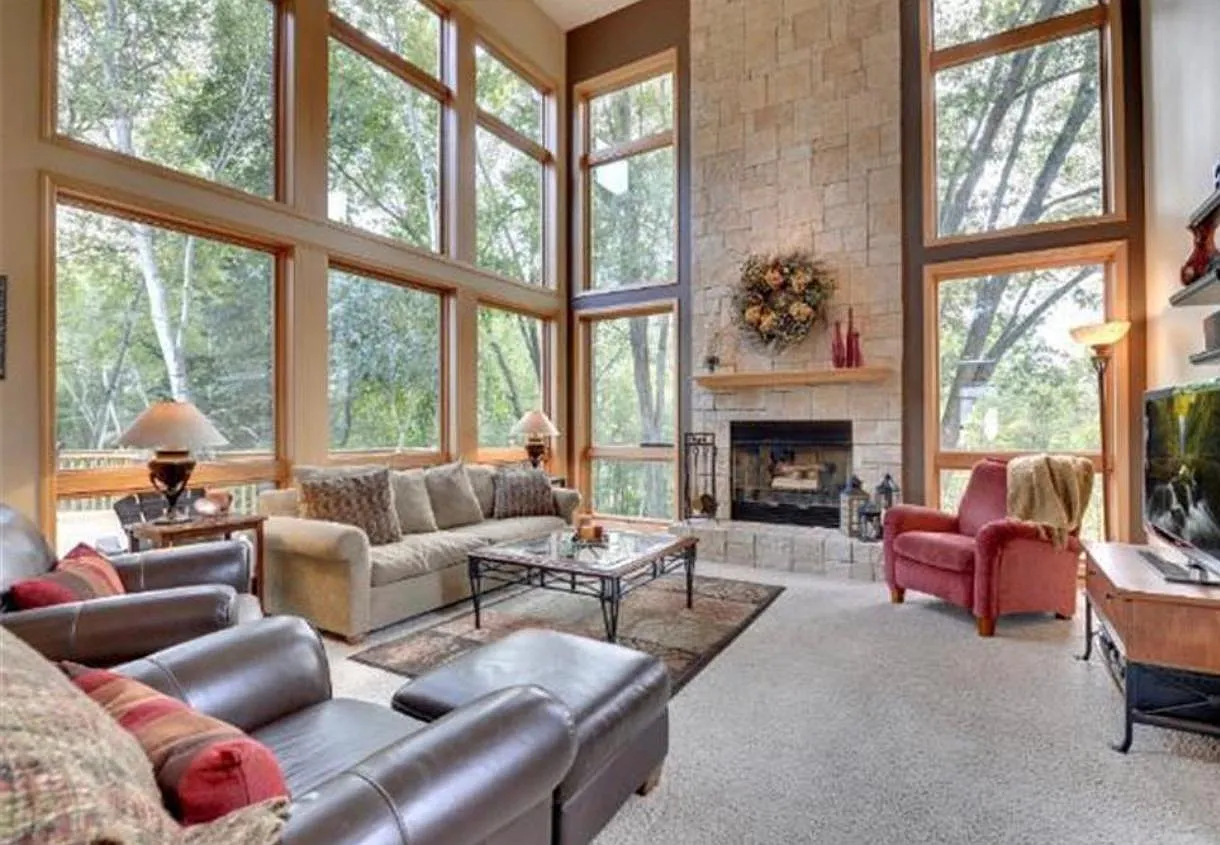 5 bed, 3.5 bath, 4158 sqft, $7,500 — Photo 3