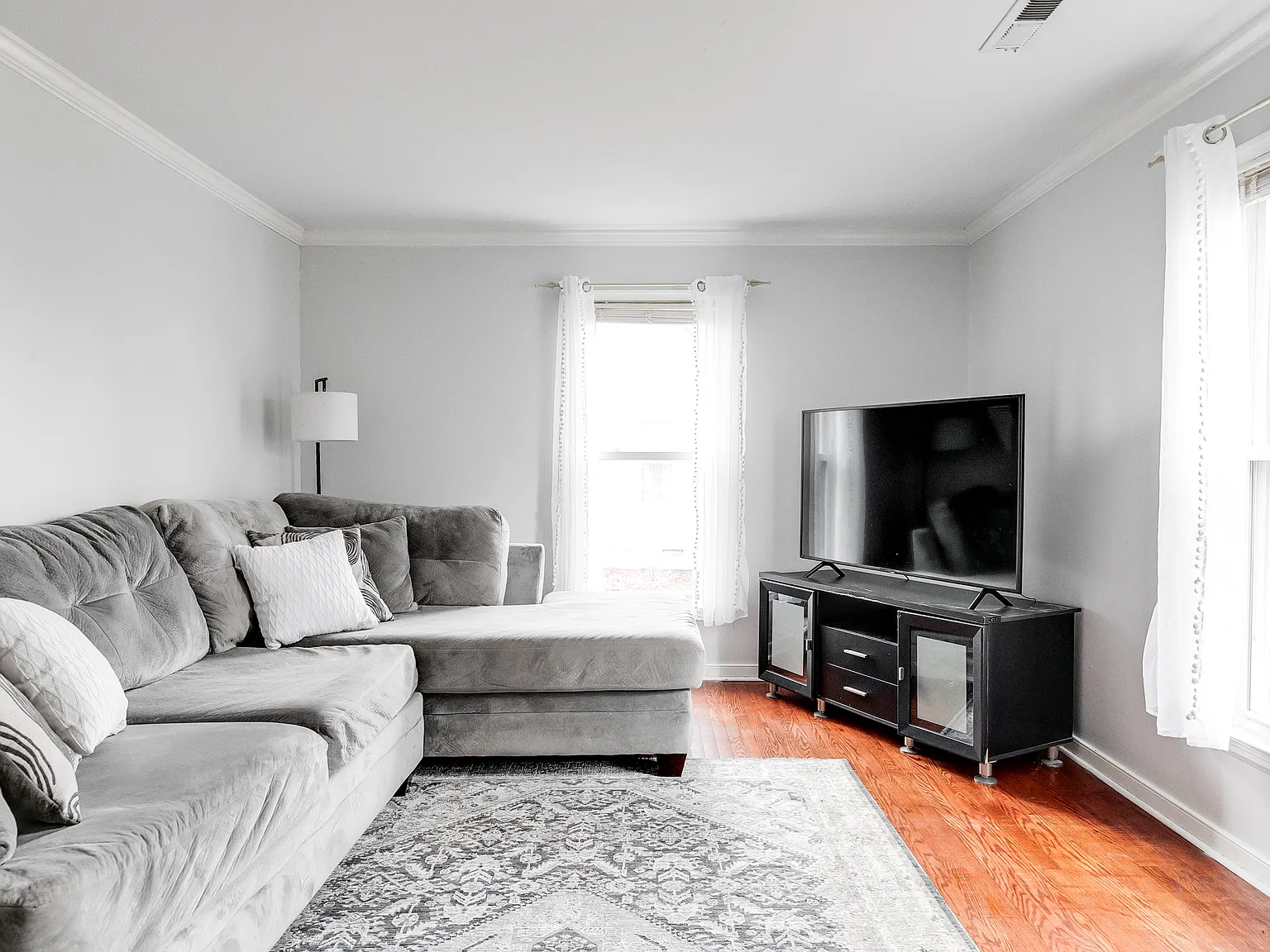 3 bed, 2.5 bath, 1700 sqft, $2,500 — Photo 4