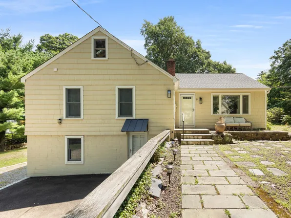 8 Ledge Rd, Norwalk, CT 06853