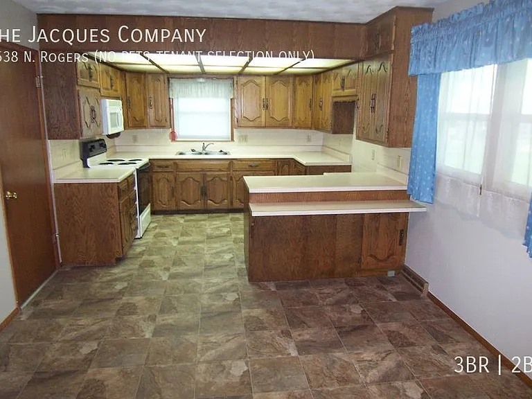 3538 N Rogers Ave — Photo 7