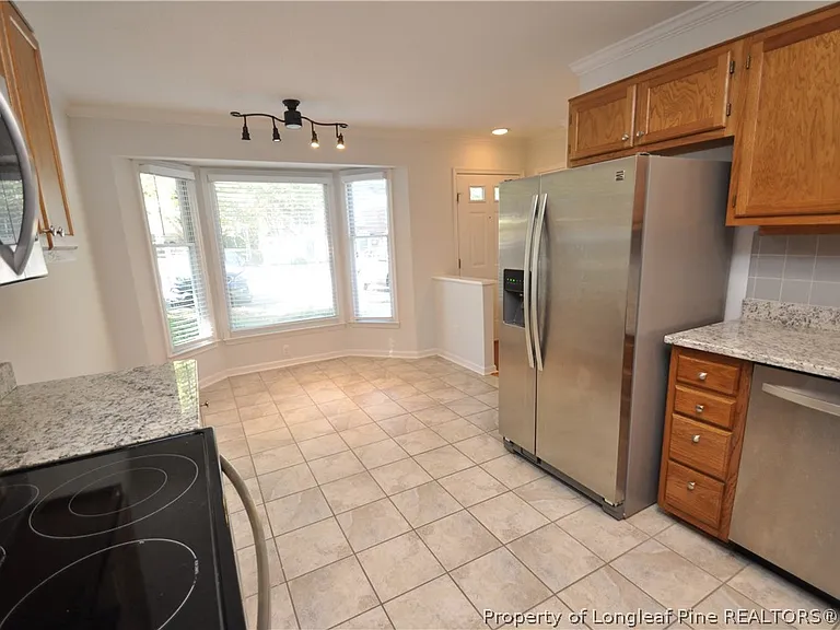240 Beechtree Dr — Photo 9
