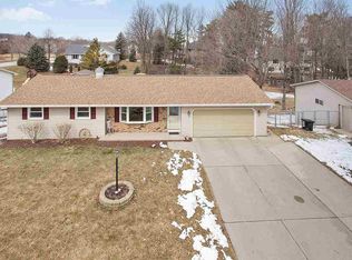1084 Rogues Way, Green Bay, WI 54313