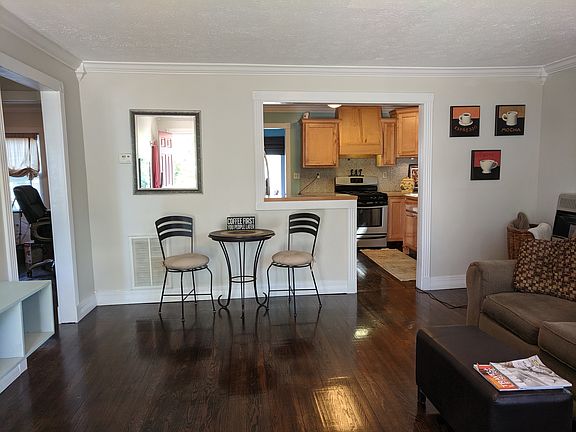 Large LR, open to kitchen