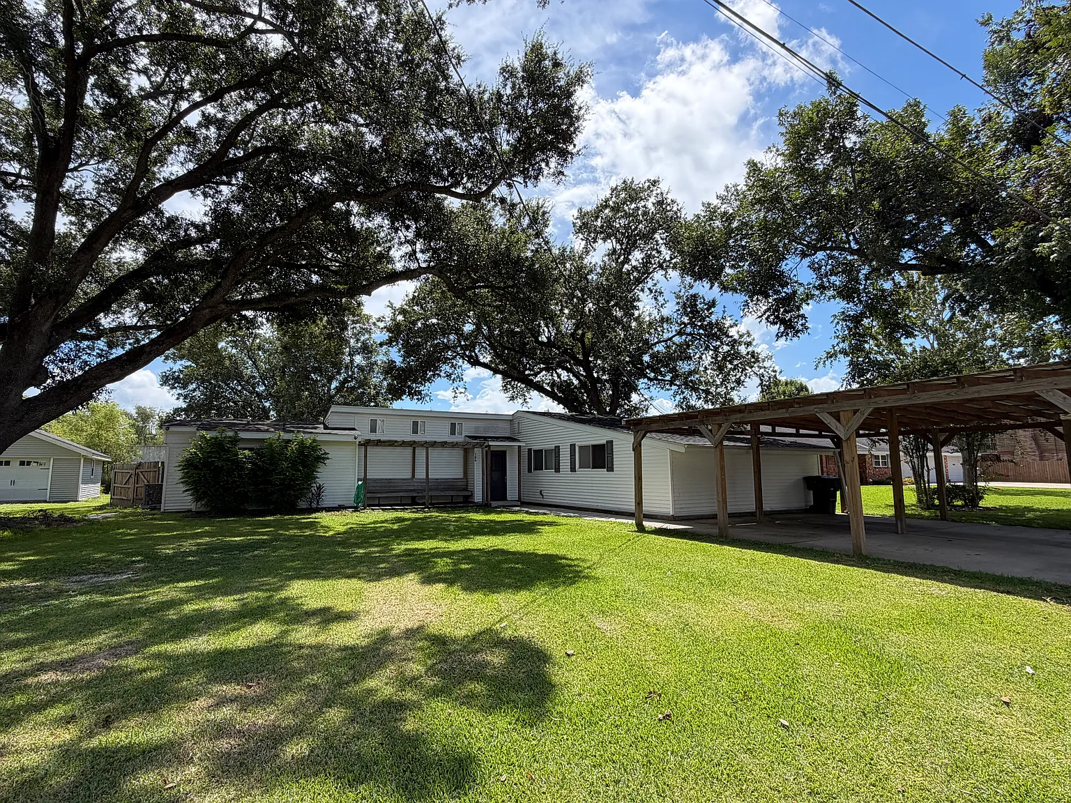 4 bed, 1735 sqft, $2,400 — Photo 1