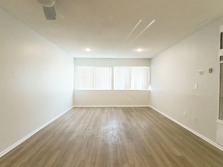 18400 Prairie Street — Photo 90