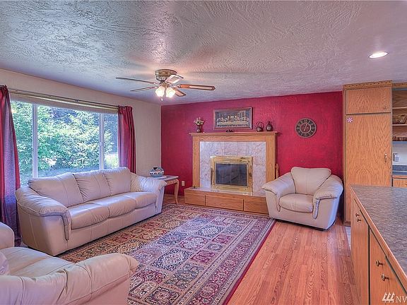 3rd image of 50 SE Wildwood Dr