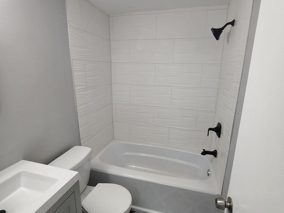 2nd image of 3800 Evergreen Ave