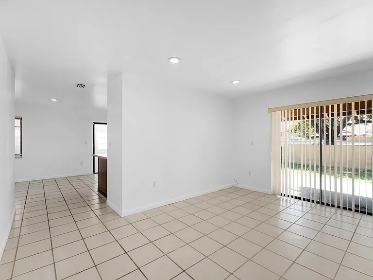6118 SW 127th Pl — Photo 6