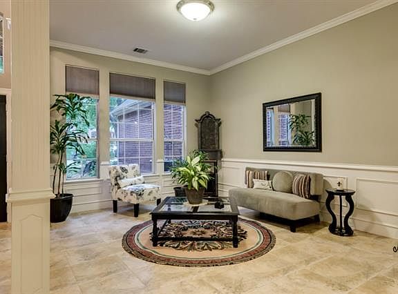5th image of 208 Country Club Dr