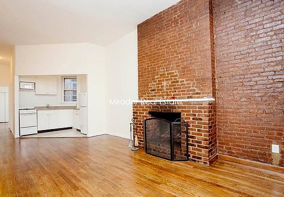 5th image of 118 E 11th St APT 4A