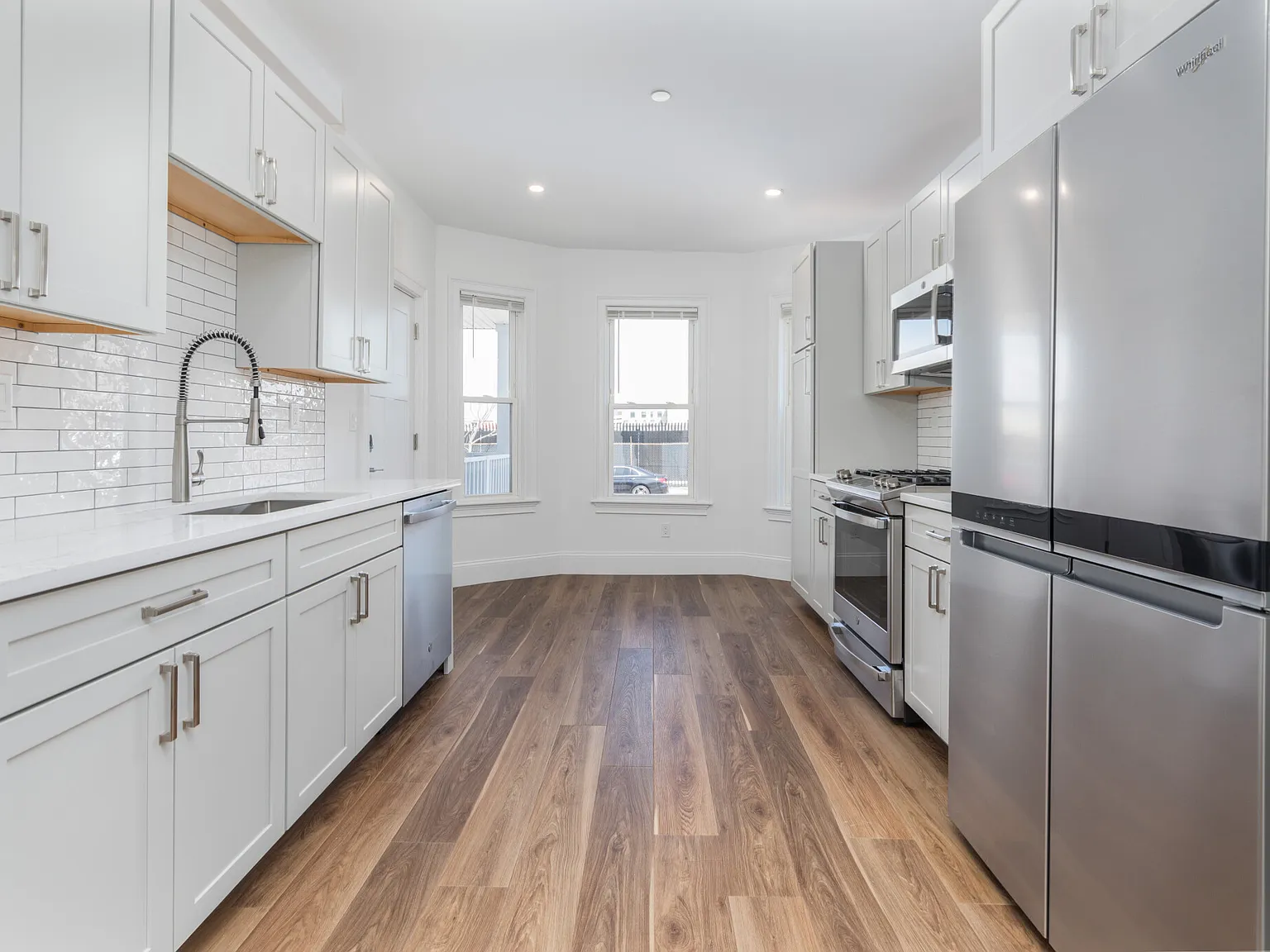3 bed, 1195 sqft, $3,750 — Photo 2