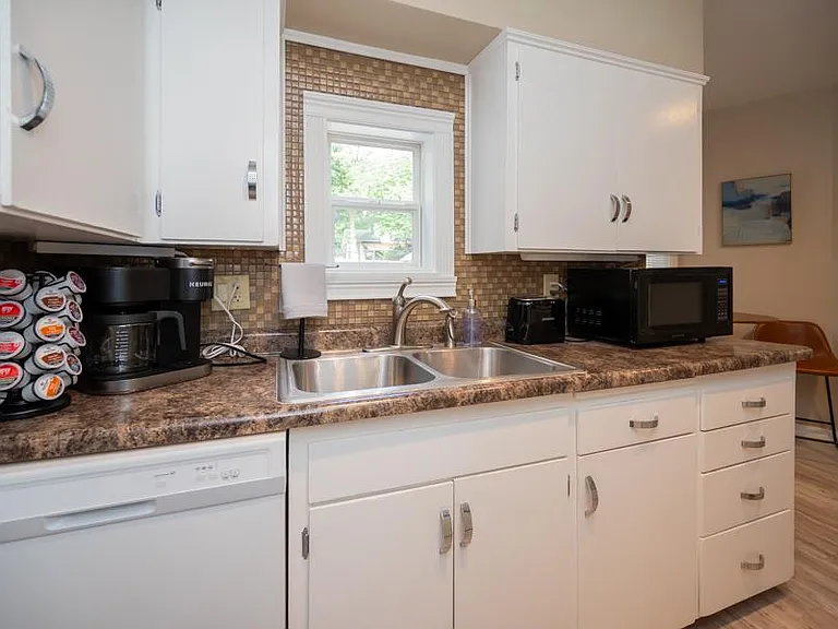1175 SW Collins Ave — Photo 17