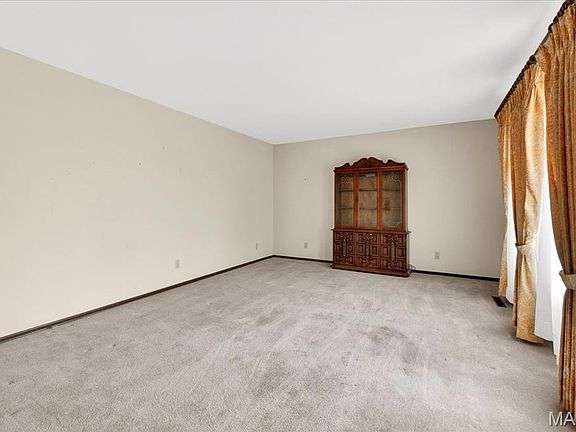 3rd image of 521 Leawood Dr