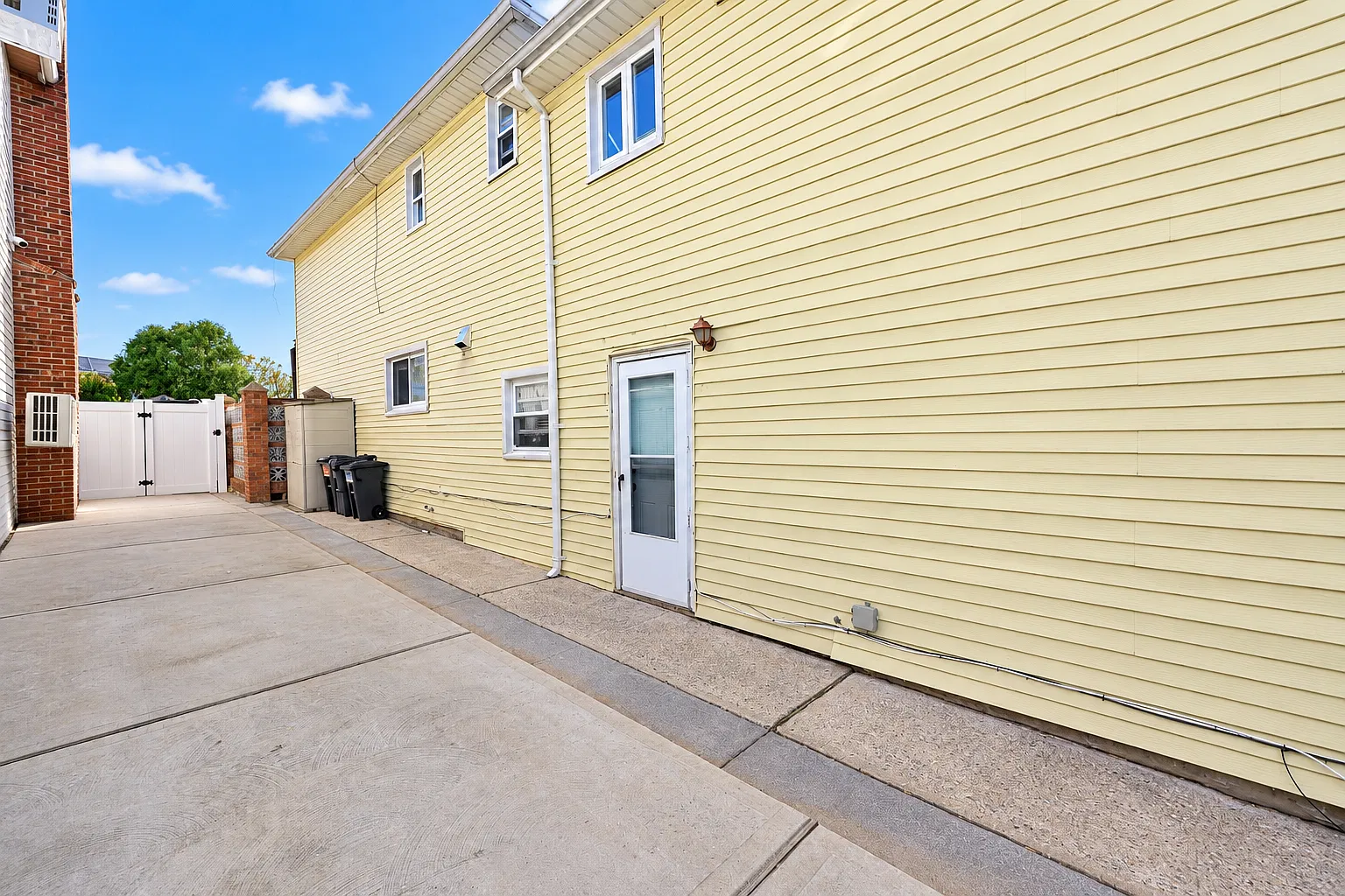 2 bed, 850 sqft, $2,200 — Photo 4