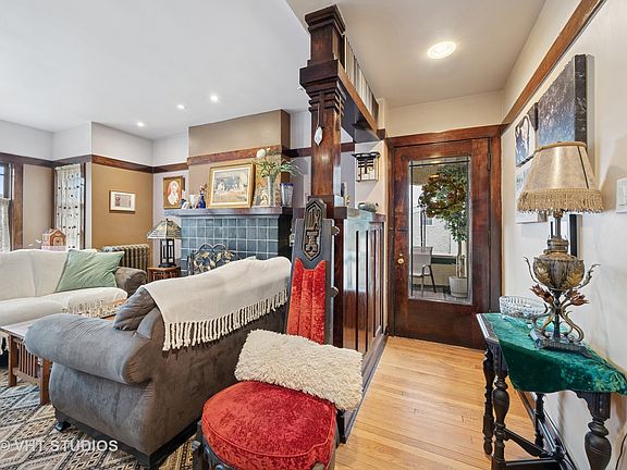 4th image of 313 Chicago Ave