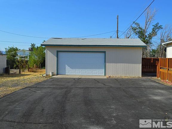 4th image of 1330 Lahonton Dr