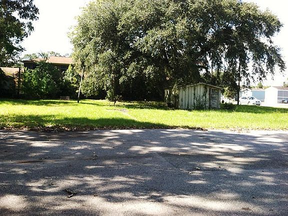 5th image of 1901 Lakewood Dr