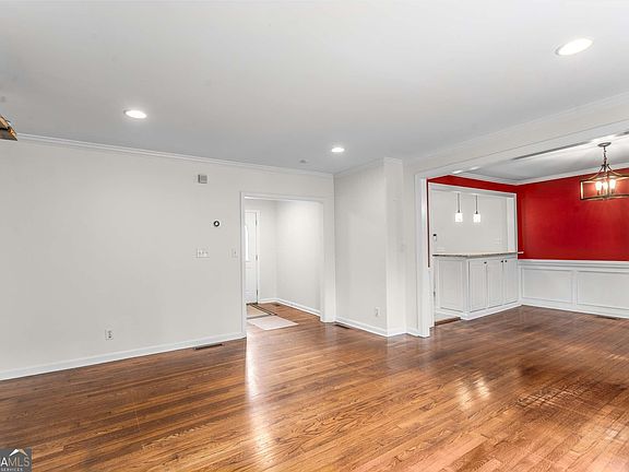 3rd image of 2920 Briarcliff Rd NE