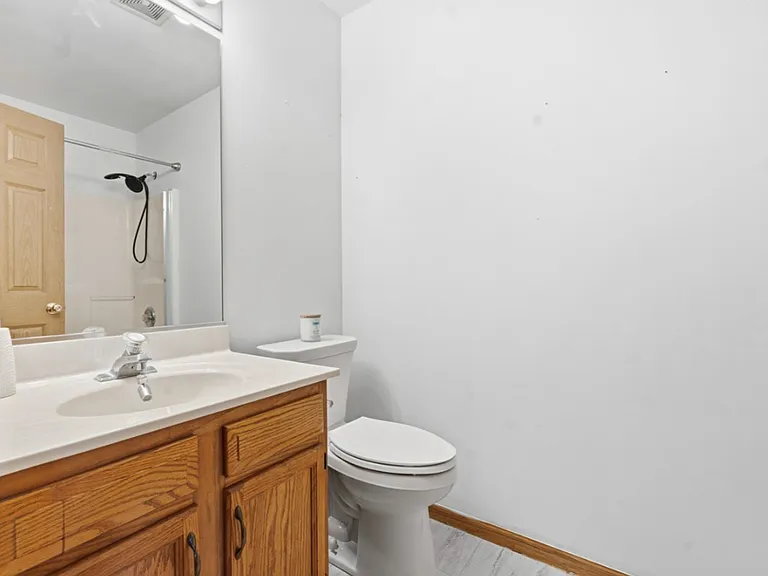 Shared Bath upstairs