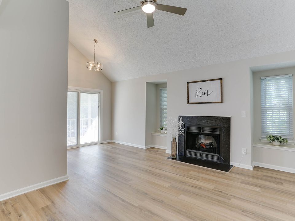 Beautiful Condo w/ an Open Floor Plan!