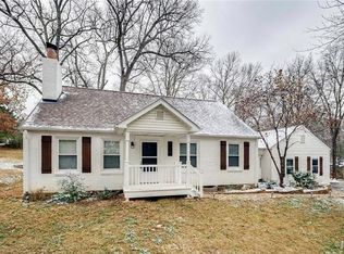 308 Forest Pkwy, Ballwin, MO 63021