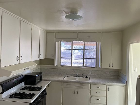 3rd image of 1138 Columbia Dr NE