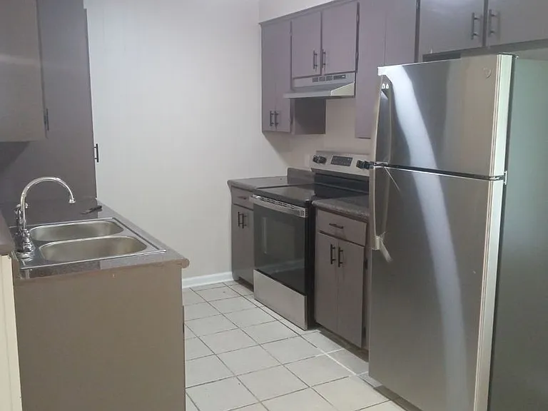 425 Wilson Ln — Photo 11