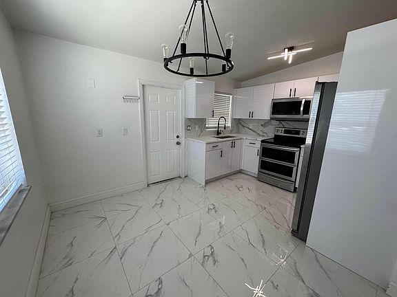 3rd image of 508 PALM Avenue