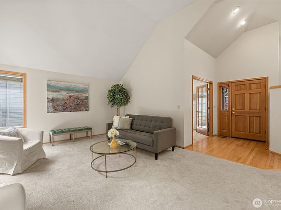 3rd image of 25542 SE 41st Court