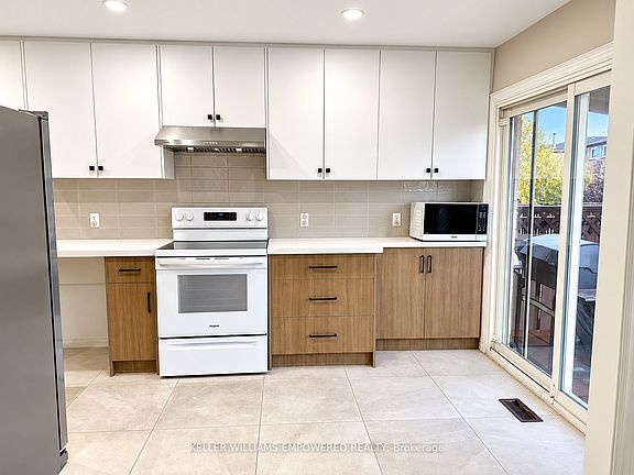 3rd image of 202 Stather Cres