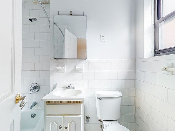 4th image of 1441 York Ave APT 3RS
