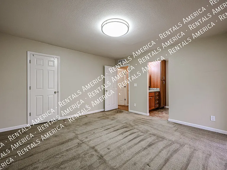 1621 E Vaughn St — Photo 29