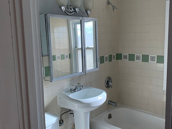 4th image of 74 Garden Dr #74