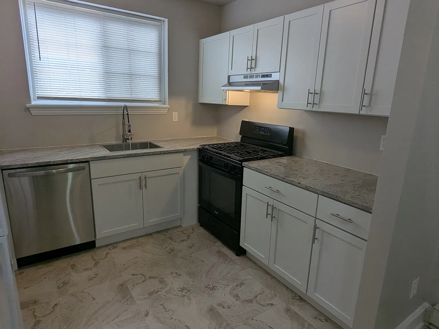 2 bed, 1100 sqft, $1,675 — Photo 2