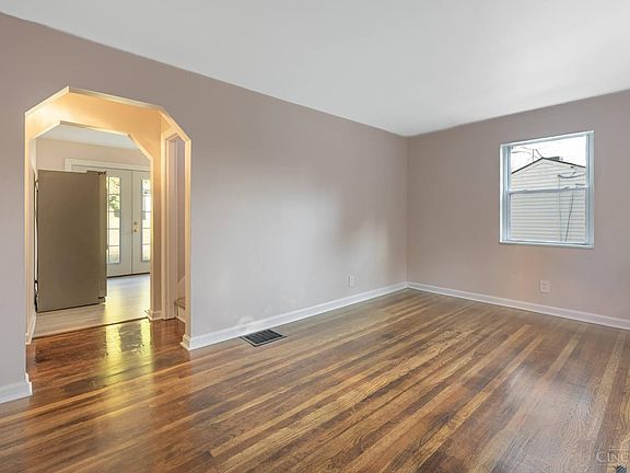 4th image of 218 Ridgeway Rd