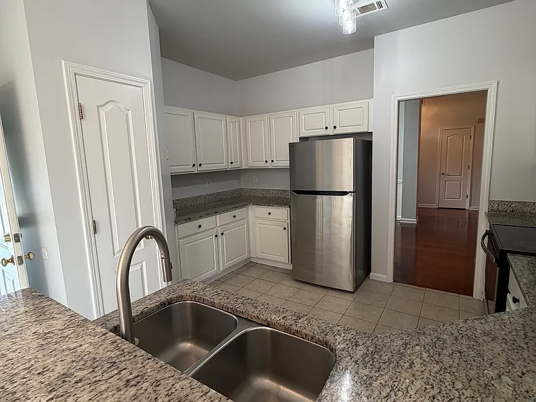 5105 Yellow Pine Dr — Photo 3
