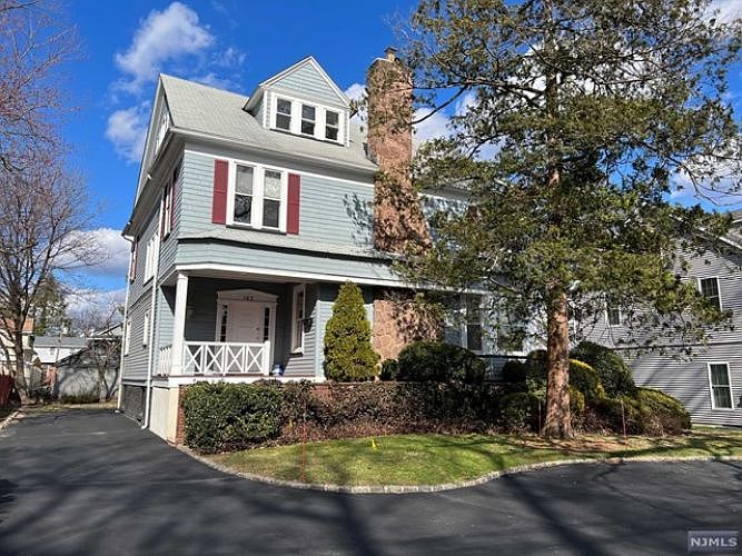 1st image of 162 Grant Ave