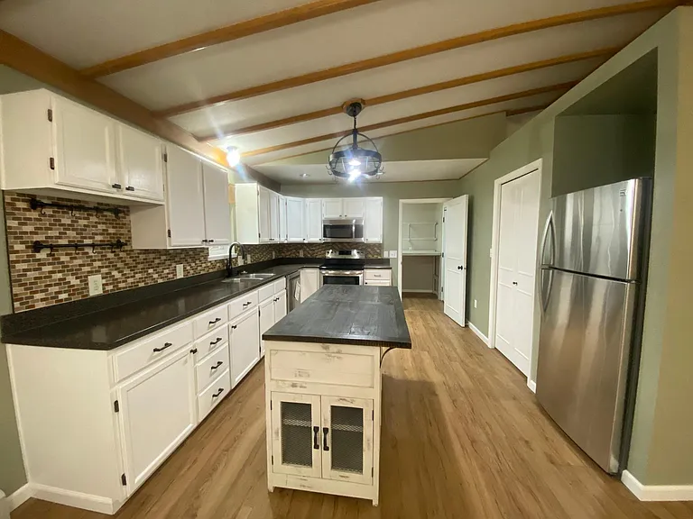 3631 Apache Ct #A — Photo 8