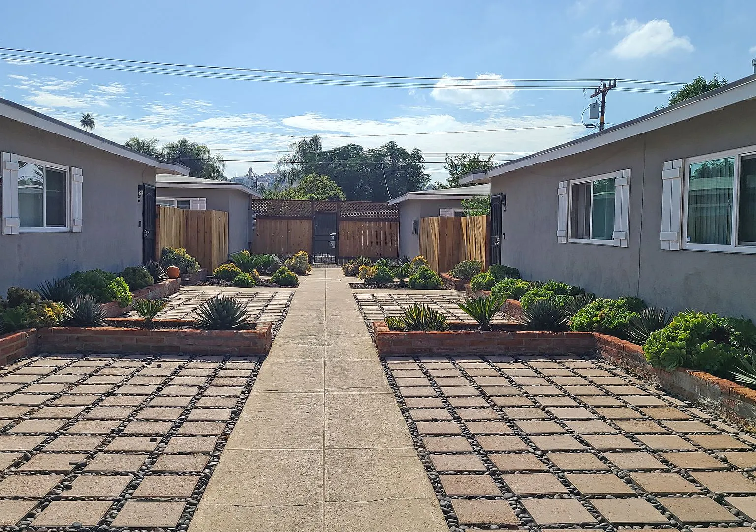 Modern & Beautiful! 2-Bedroom, 1-Bathroom Apartment with Private Patio in Escondido — Photo 1