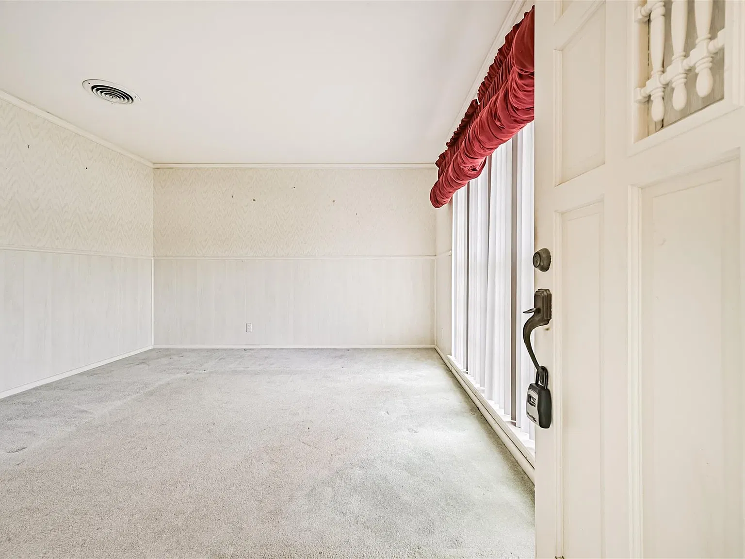 3 bed, 1.0 bath, 1602 sqft, $1,350 — Photo 4