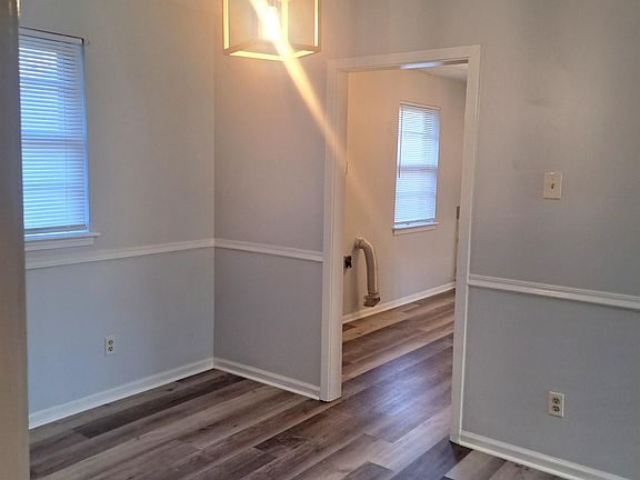 5th image of 4719 Hillmont Ave