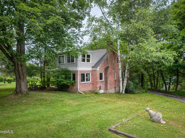 2 Bromley Ln, North Bennington, VT 05257