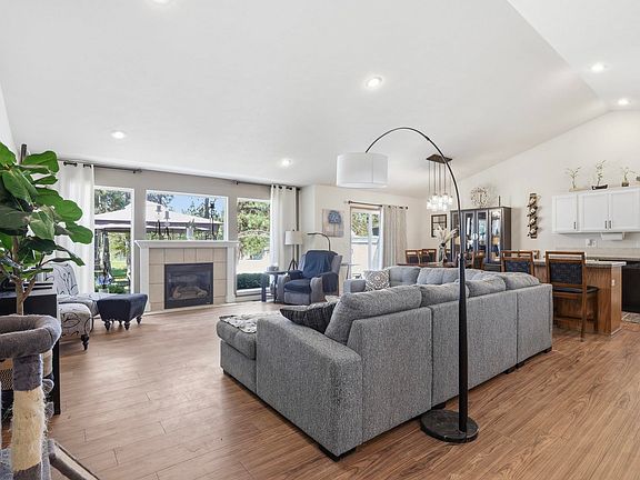 5th image of 6261 Jenna Dr