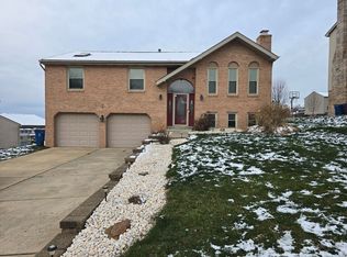 77 Rustic Ridge Dr, Pittsburgh, PA 15239