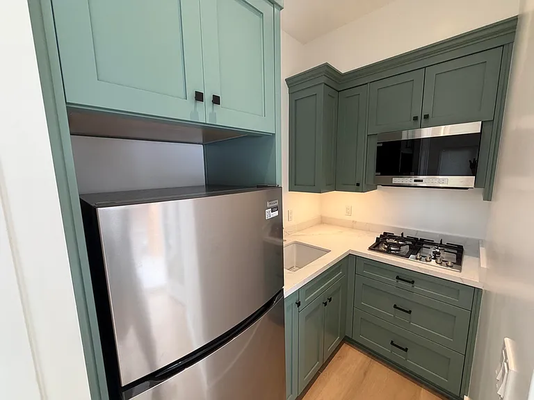 915 E Cota St #STUDIO — Photo 9