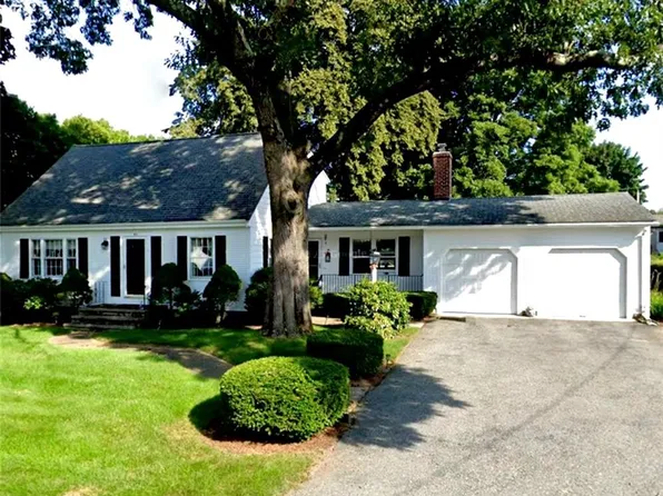 49 Scarborough Rd, Cumberland, RI 02864