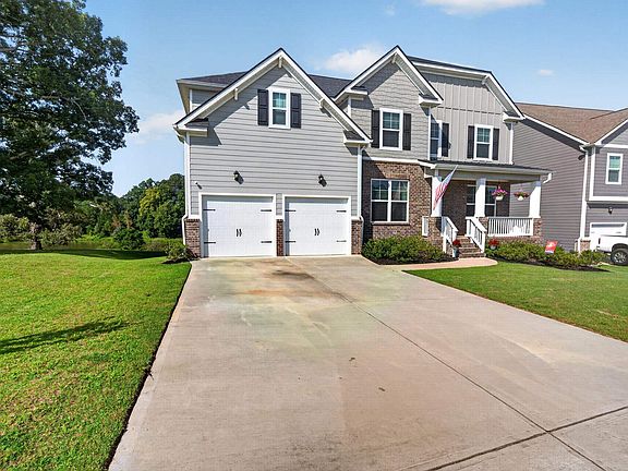 2nd image of 1101 Hawthorne Cir